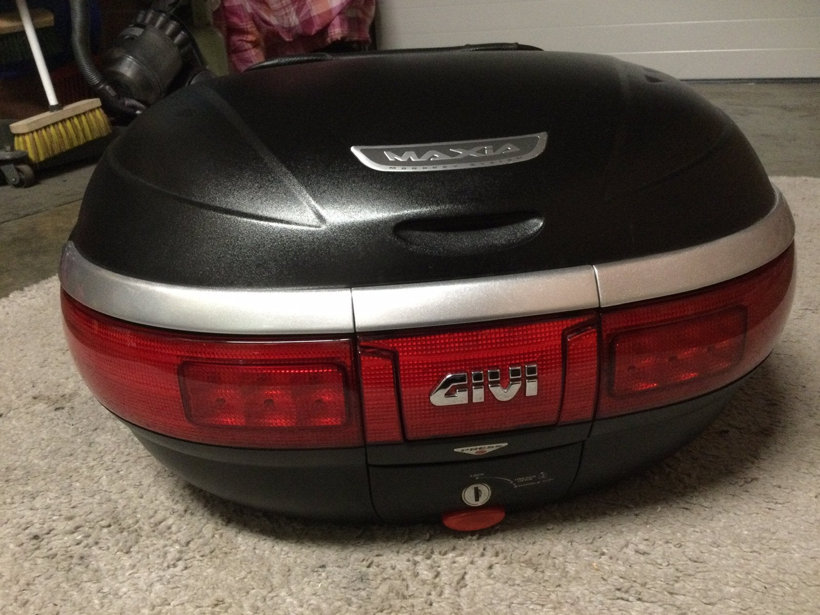 Givi topkoffer, Motoren, Ophalen