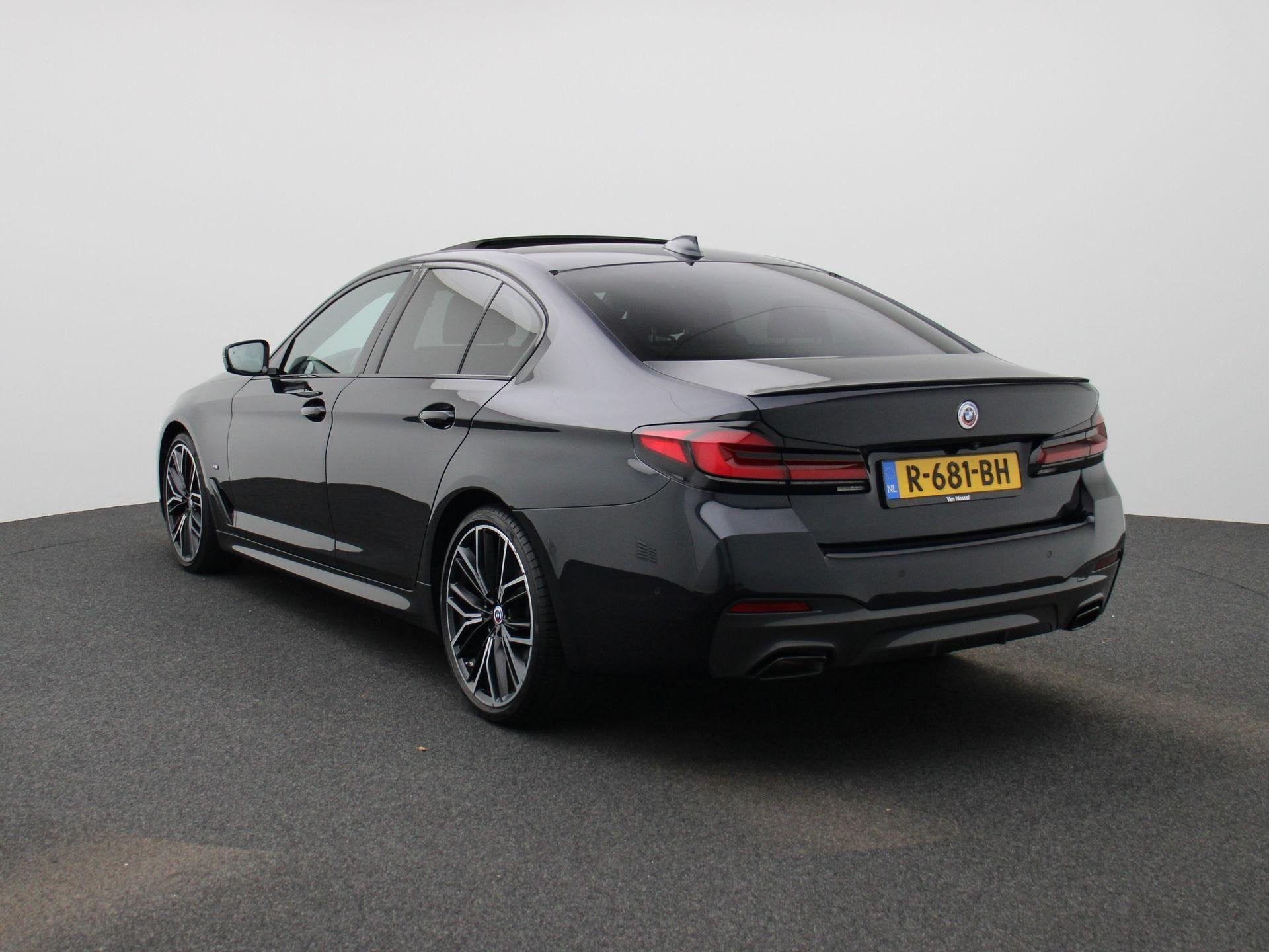 BMW 5-serie 520i Business Edition Plus | Automaat | Panorama, Automaat, Achterwielaandrijving, Gebruikt, 4 cilinders