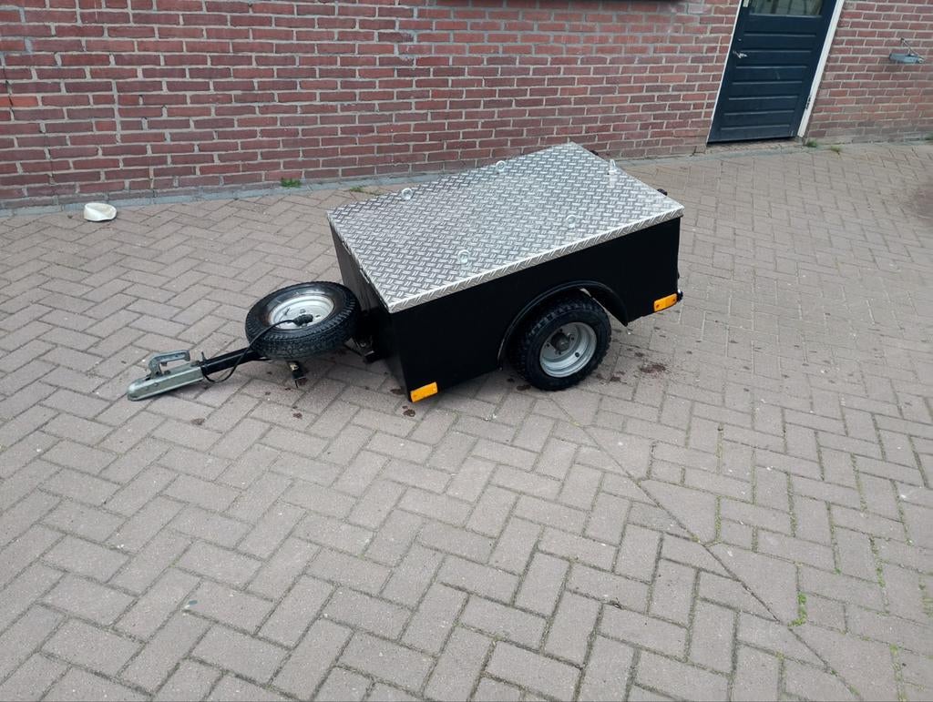 Handige nette Motor aanhanger / kleine outokar, Ophalen, Zo goed als nieuw