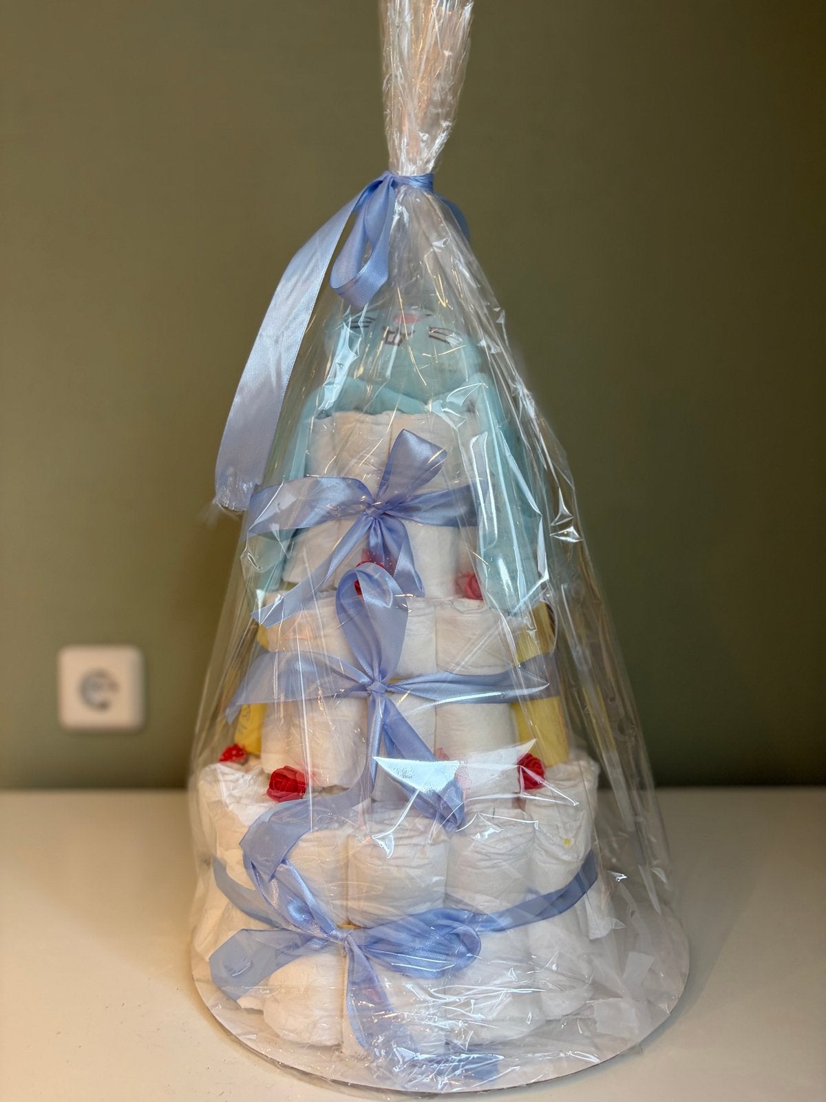 Luiertaart met knuffeldoekje en Zwitsal mini's, Ophalen of Verzenden, Nieuw, Kraamcadeau