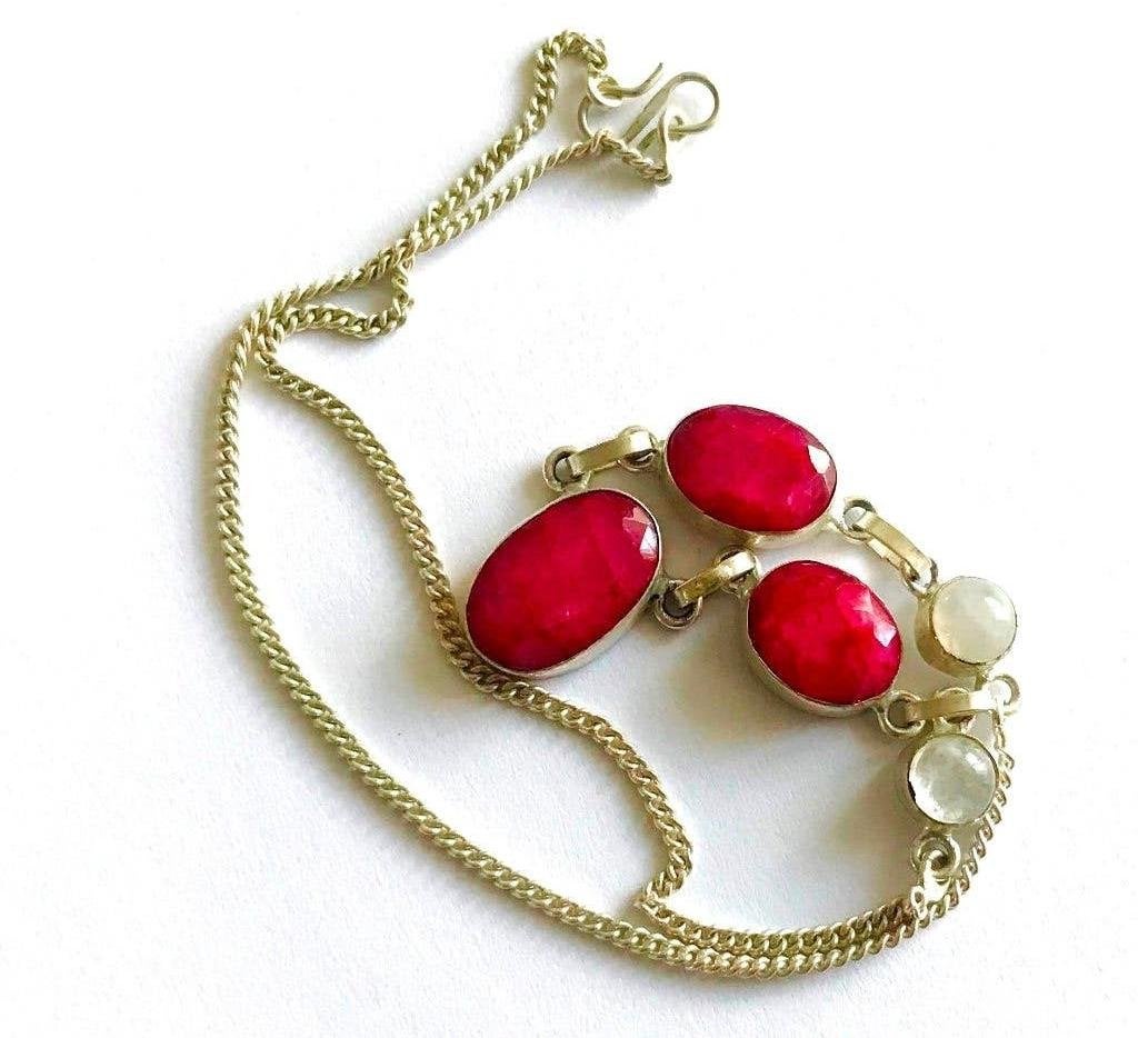Prachtige Zilveren ketting met robijn en maansteen, Sieraden, Tassen en Uiterlijk, Kettingen, Verzenden, Zo goed als nieuw, Met edelsteen