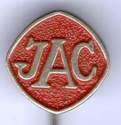 Jeugd Automobiel Club (JAC) rood/zilverkl  speldje ( X_148a), Verzamelen, Speldjes, Pins en Buttons, Verzenden, Nieuw, Transport