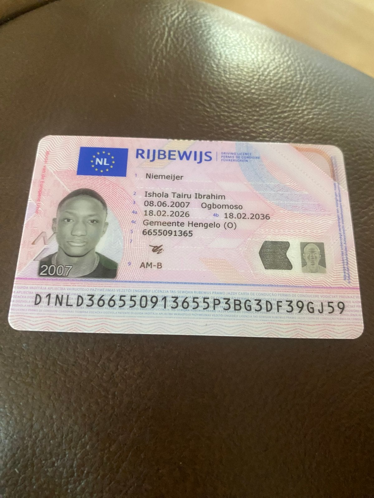 Rijbewijs gevonden, Contacten en Berichten