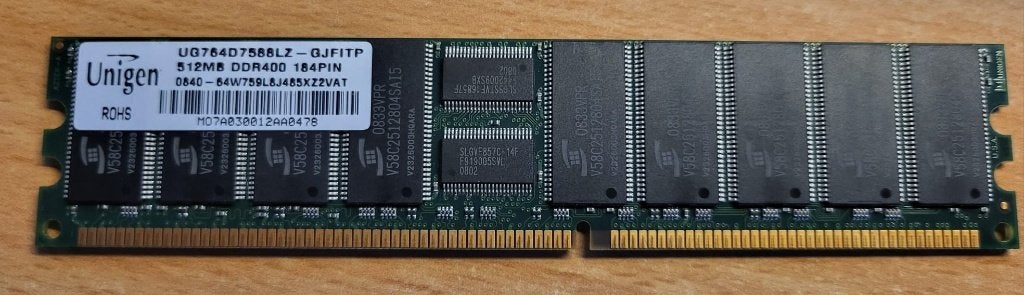 Unigen UG764D7588LZ-GJFITP 512 MB DDR-1 (PC-3200) ECC-module, 1 GB of minder, Overige soorten, Server, Ophalen of Verzenden
