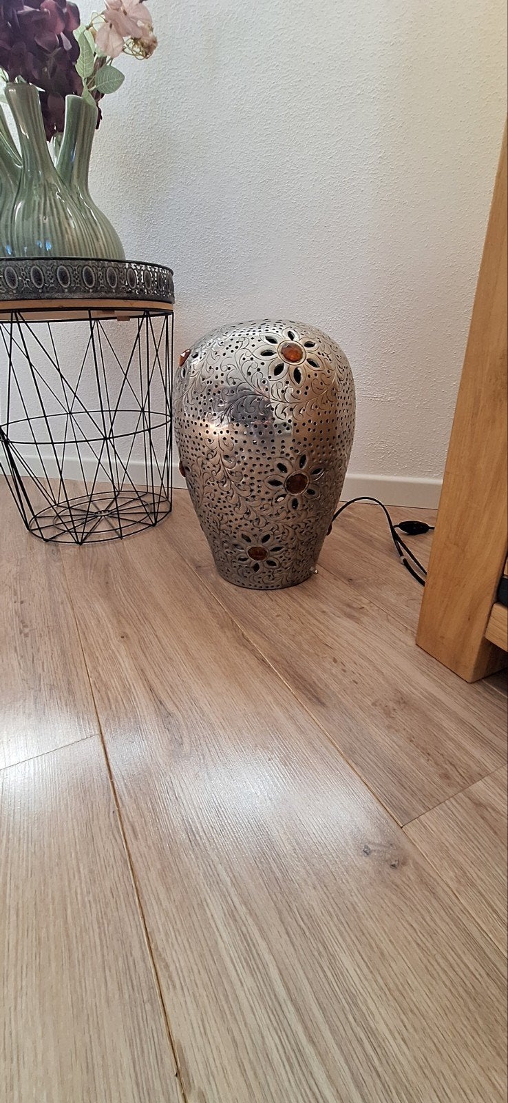 Sfeervolle tafellamp met uniek design, Ophalen, Metaal, Zilver, Sfeerlamp