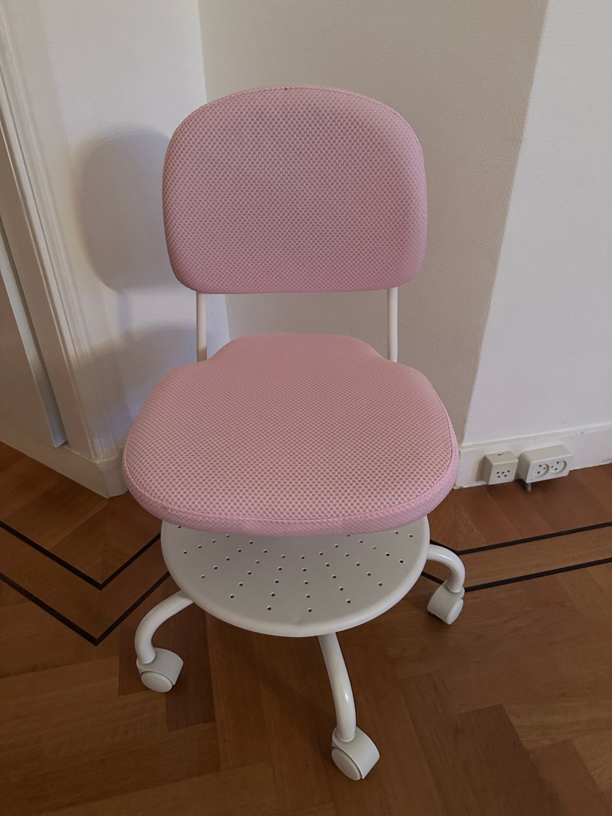 ZGAN Roze IKEA kinderbureaustoel model Vimund, Ophalen, Zo goed als nieuw, Roze, Bureaustoel