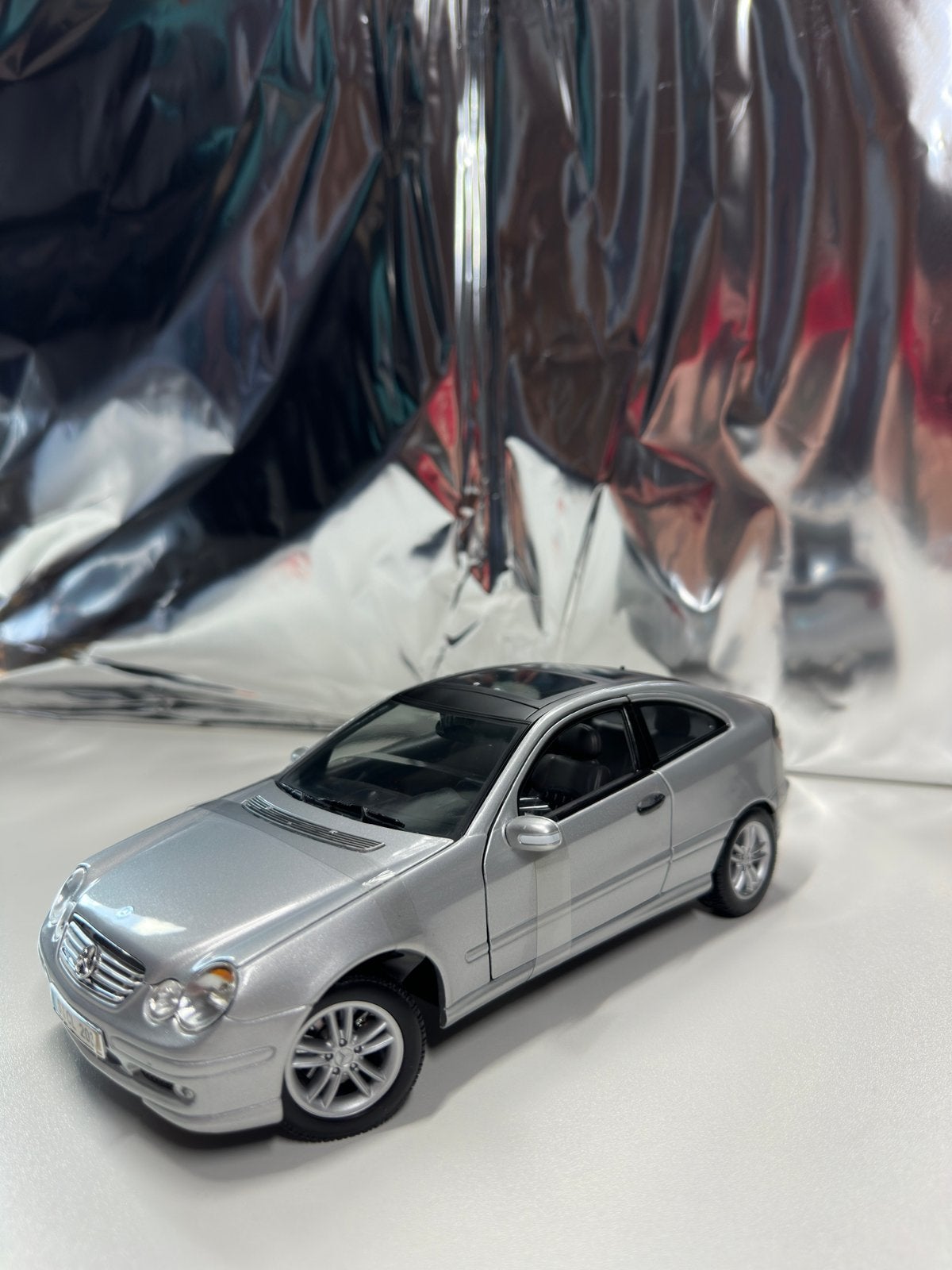 Mercedes-Benz C-Klasse Sportcoupé Maisto 1:18, Hobby en Vrije tijd, Modelauto's | 1:18, Ophalen of Verzenden, Zo goed als nieuw