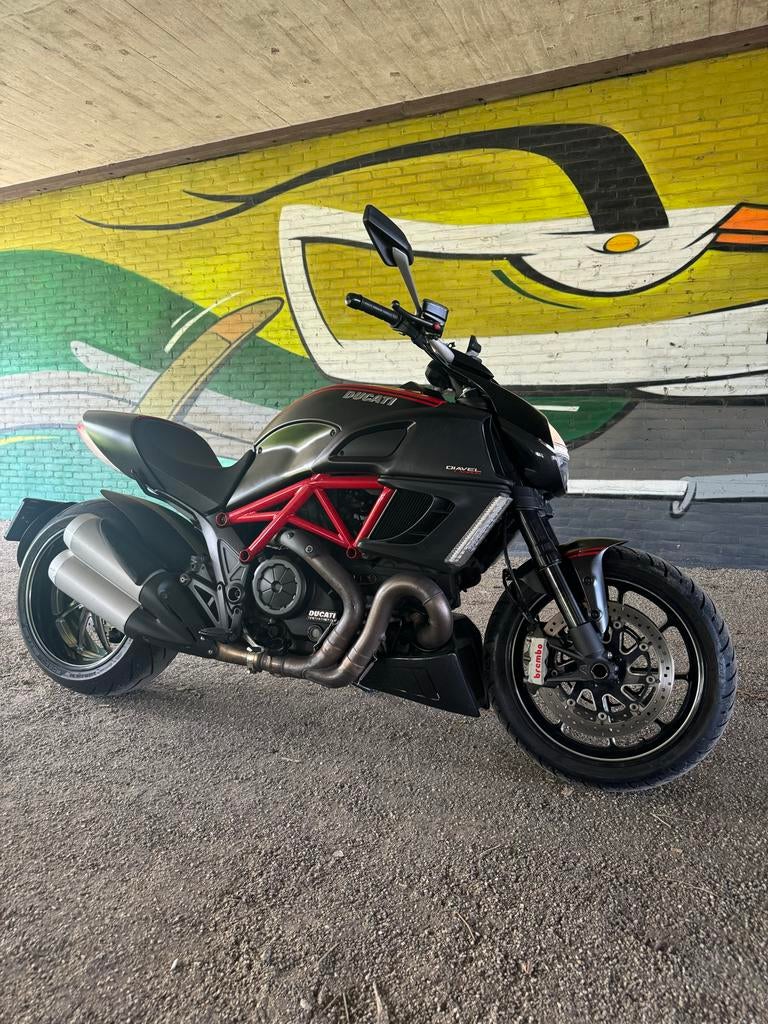 Ducati Diavel 1200 Carbon/Rood - Klaar voor het seizoen!, 2 cilinders, Motorrijbewijs A, Gebruikt, Particulier