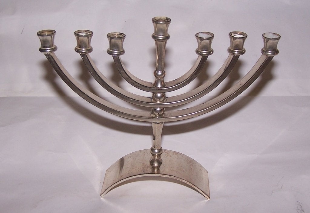 Moderne verzilverde Karshi Menorah - Jeruzalem. Nieuwstaat., Ophalen of Verzenden, Zo goed als nieuw, Zilver, Kandelaar