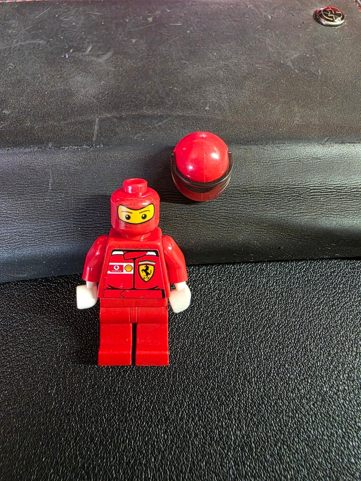 Lego Ferrari F1 Coureur Minifiguur met Helm - RAC025, Ophalen of Verzenden, Gebruikt, Overige merken
