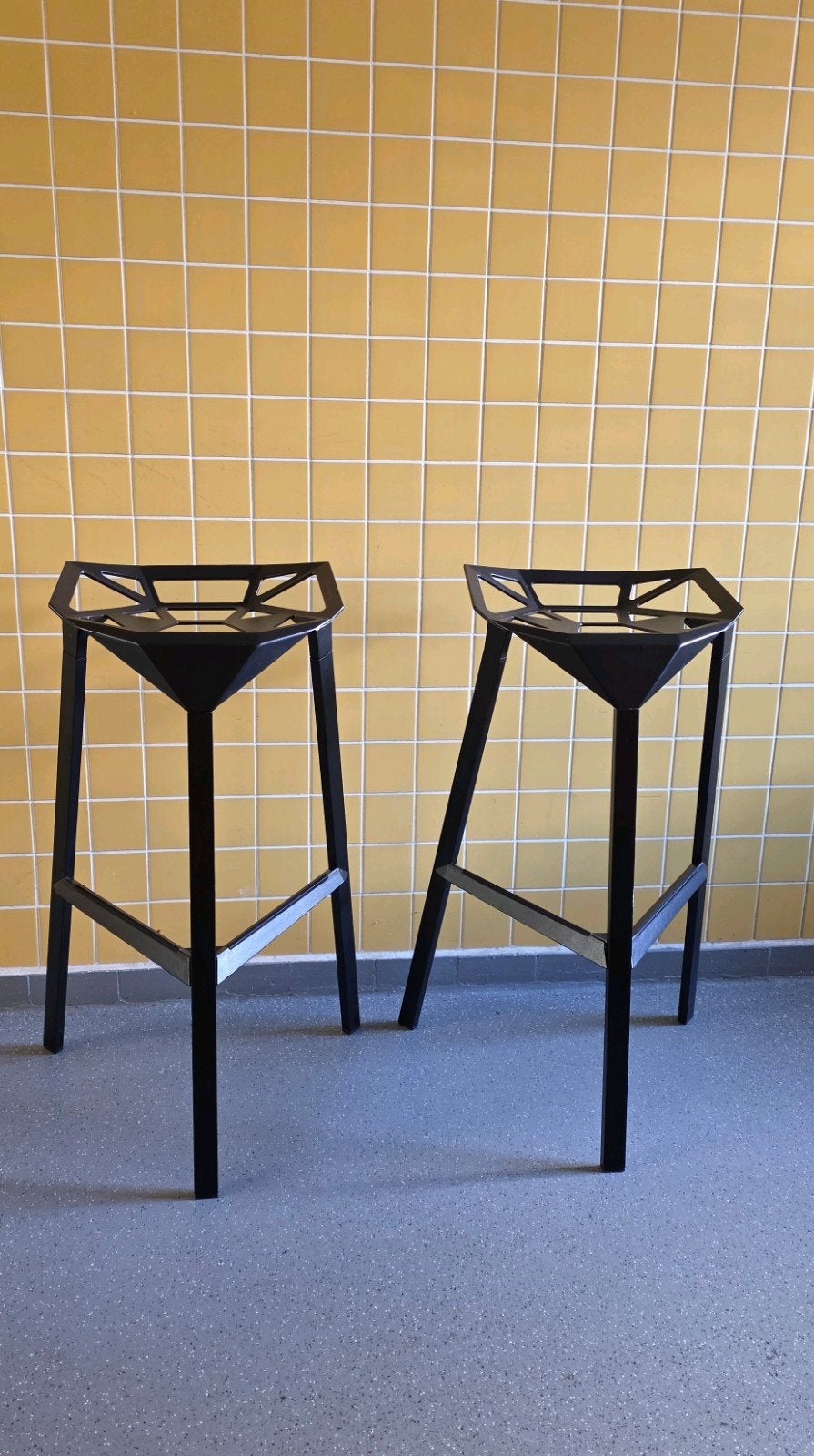 Set van 2 design barkrukken - Zwart metaal, Huis en Inrichting, Met voetsteun, 60 tot 90 cm, Ophalen of Verzenden, Zo goed als nieuw