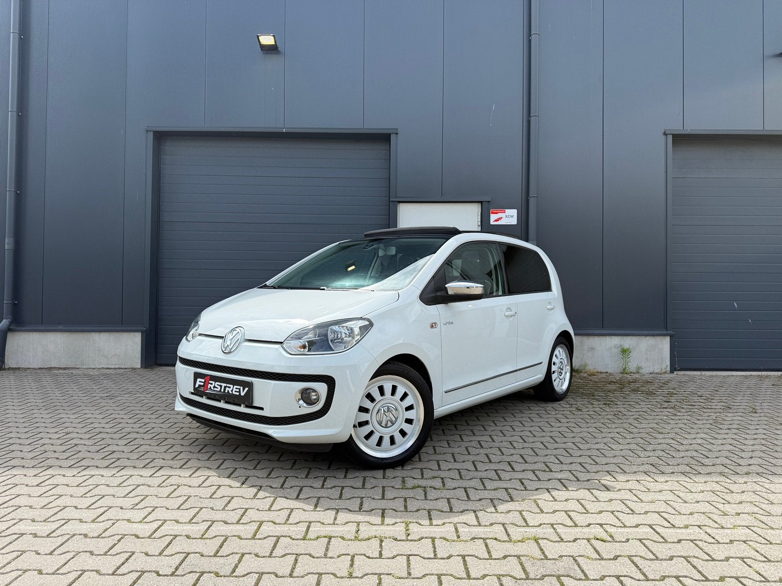 VOLKSWAGEN WHITE UP! |Panoramadak|Cruise Control,5-DEURS, Voorwielaandrijving, Euro 5, 60 pk, Wit