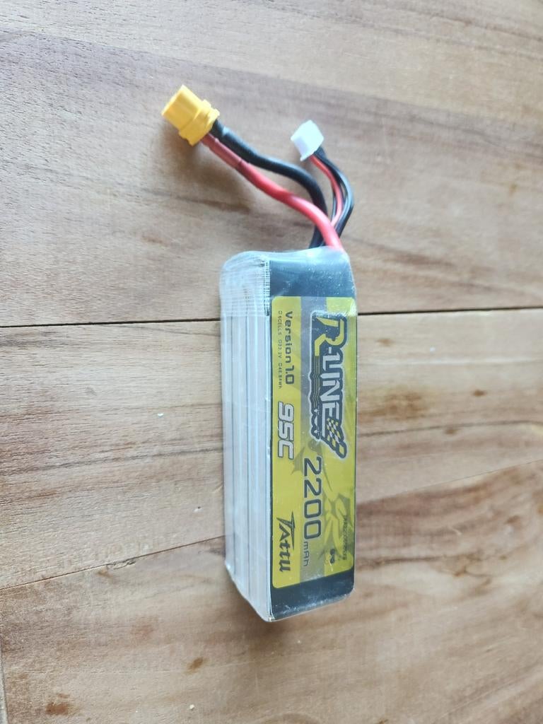 ZGAN Tattu R-line 6s 2200mah lipo, Ophalen of Verzenden, Zo goed als nieuw