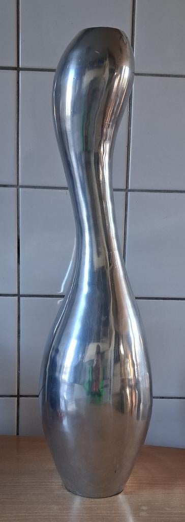 Vaas. RVS.  Design vaas. 50 cm., Ophalen, Overige materialen, Overige kleuren, 50 tot 75 cm