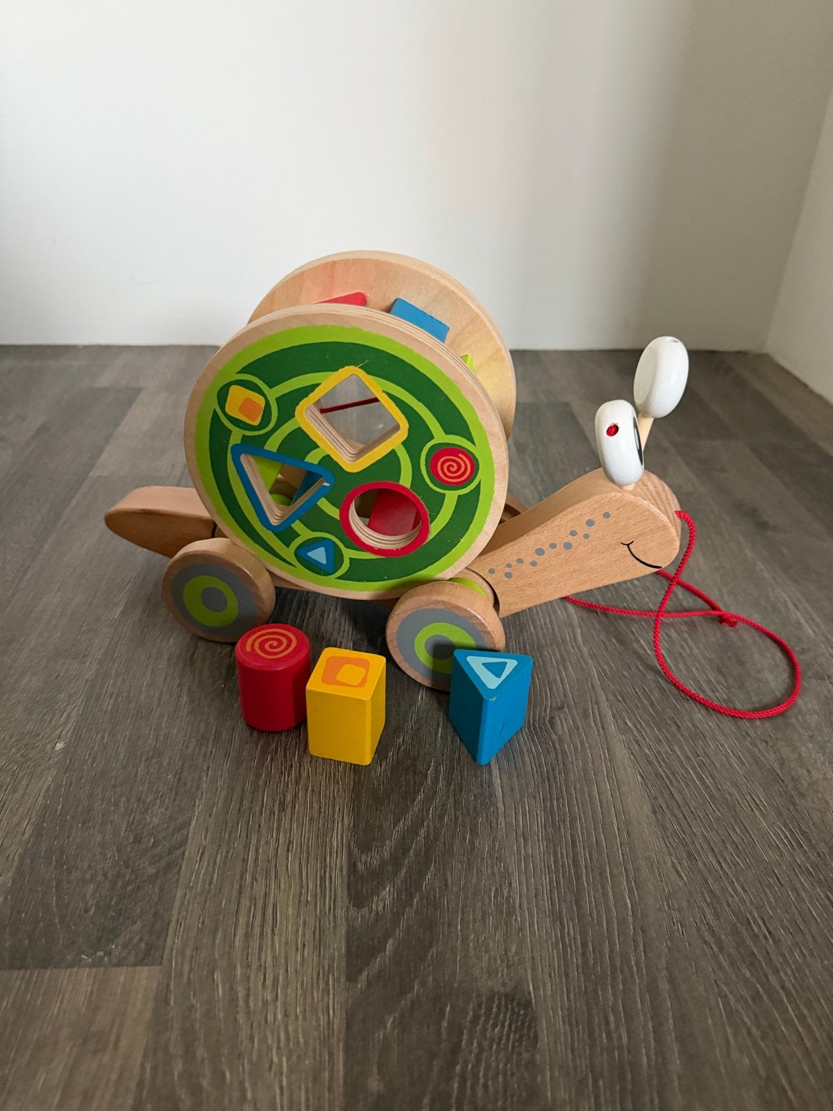 HAPE Trekdier Slak met Vormenstoof - Houten Speelgoed, Ophalen of Verzenden, Gebruikt, Overige typen, Met wieltjes
