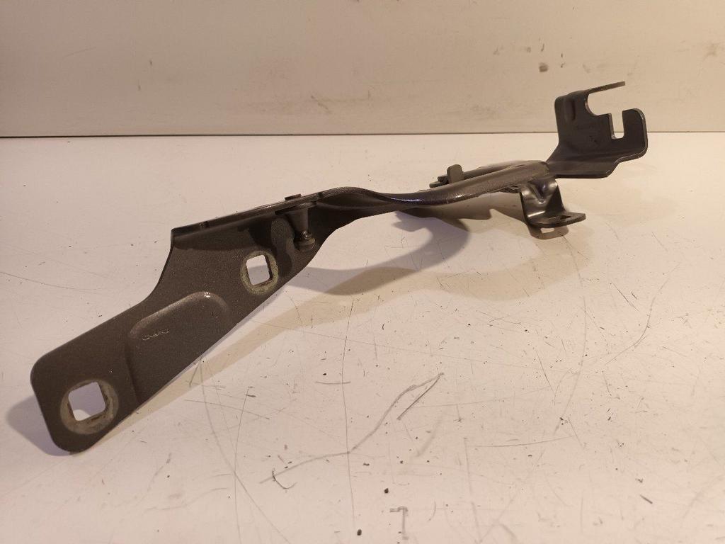Motorkapscharnier links Renault Captur, Auto-onderdelen, Onderdelen@venauto.nl, Van der Ven Autorecycling B.V., Gebruikt, Ettenseweg 76, 4706 PB Roosendaal, The Netherlands