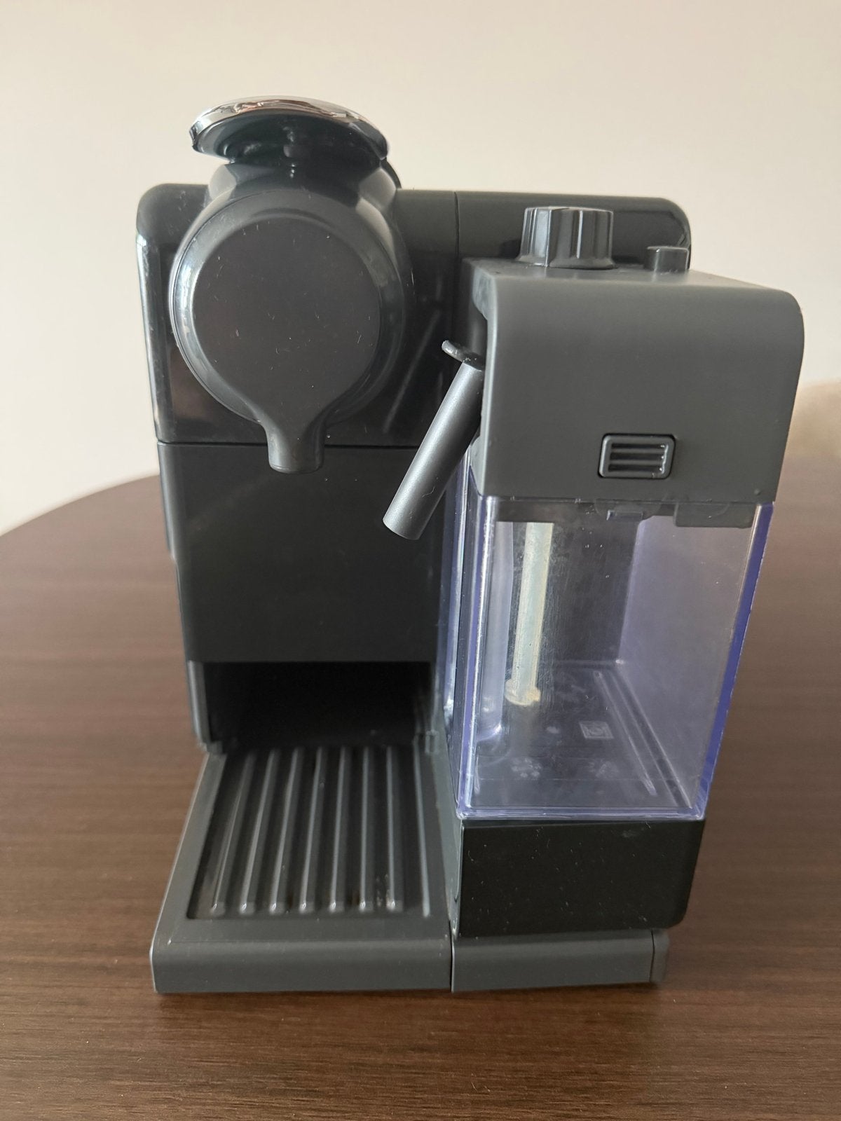 Nespresso DeLonghi Lattissima One Koffiezetapparaat, Afneembaar waterreservoir, Koffiemachine, Ophalen of Verzenden, Zo goed als nieuw