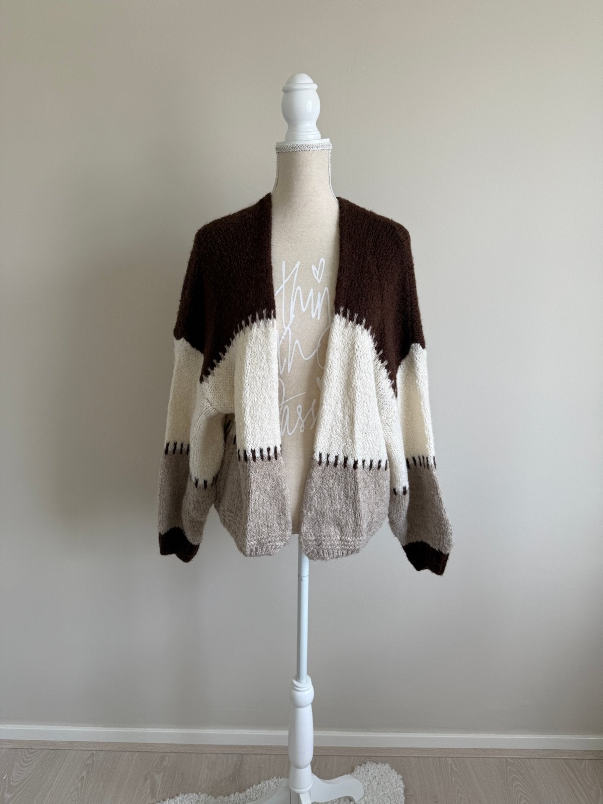 Gebreid Vest met Kleurblokpatroon (bruin, wit, beige), Ophalen of Verzenden, Zo goed als nieuw, Maat 38/40 (M), Meerkleurig