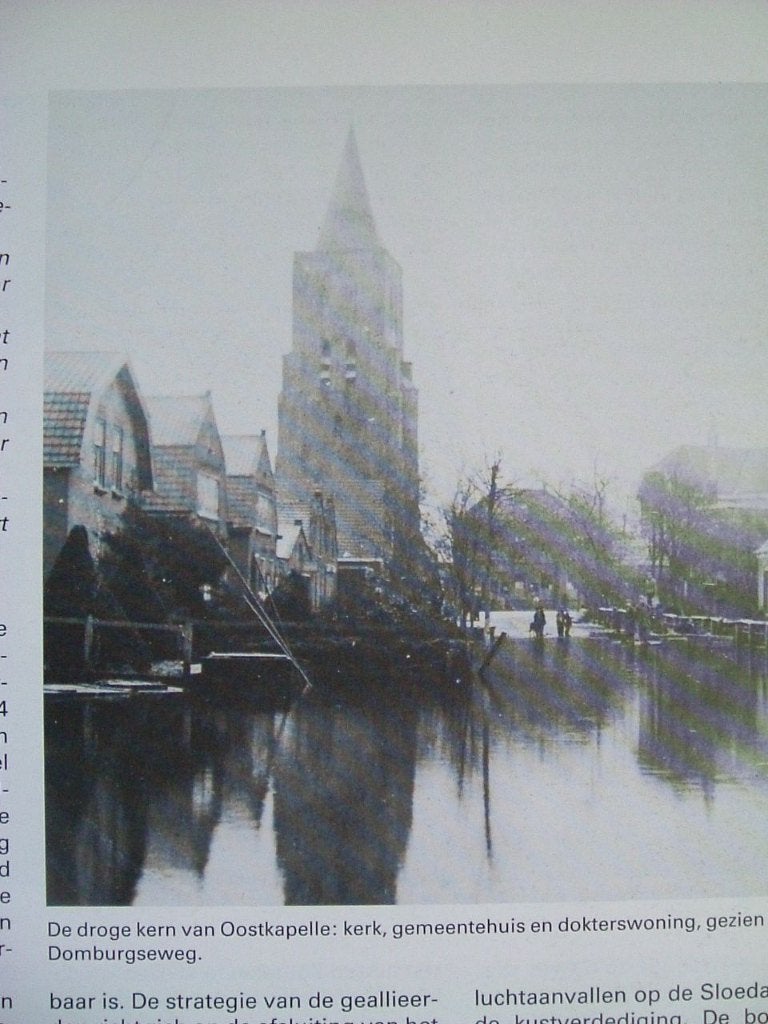 Zware tijden. Domburg en Oostkapelle 1944 - 1945., Boeken, Ophalen of Verzenden, L. Priester, 20e eeuw of later, Gelezen