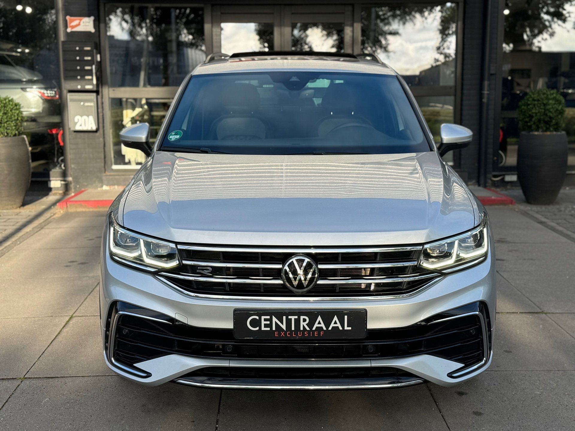 Volkswagen Tiguan 1.4 TSI eHybrid R-Line 245PK|Pano|ACC|Carp, Gebruikt, 4 cilinders, Alcantara, Grijs