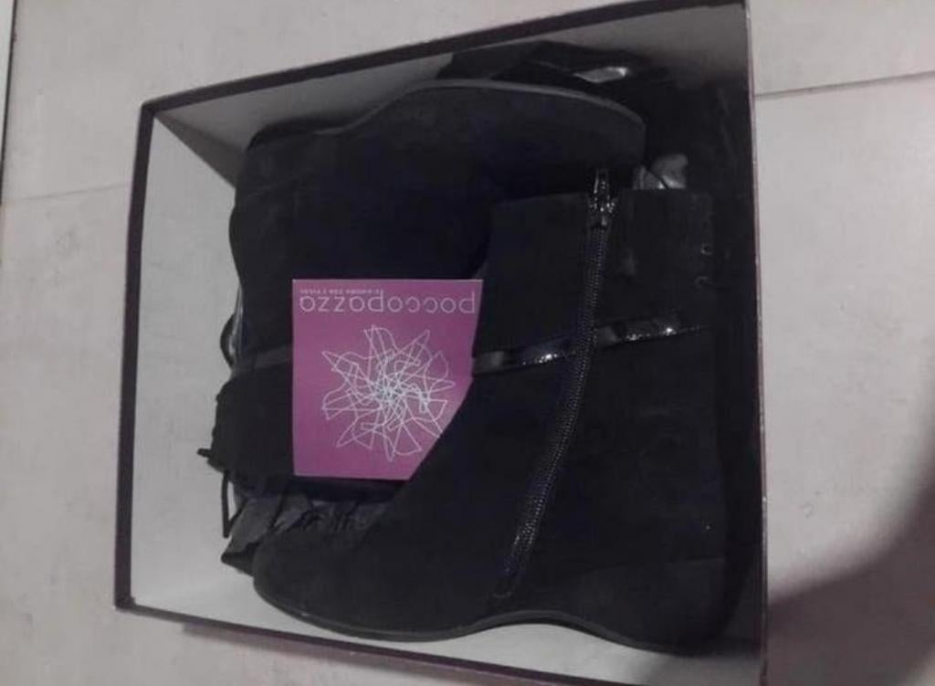 Pocco pazzo laarsjes maat 39 1x gedragen schoenen laarzen

P, Ophalen of Verzenden, Zo goed als nieuw, Zwart