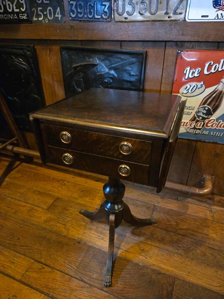 Walnoten bijzettafel, Antiek en Kunst, Ophalen of Verzenden