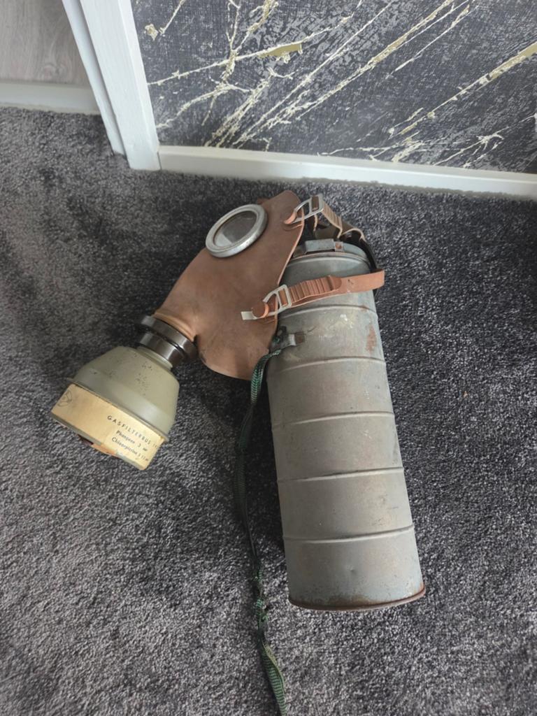 Vintage Gasmasker met Bus - Militaria Collectie, Ophalen of Verzenden
