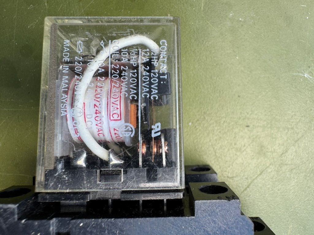 3 maal Omron relais met voet voor DIN-rail, Hobby en Vrije tijd, Ophalen of Verzenden, Nieuw