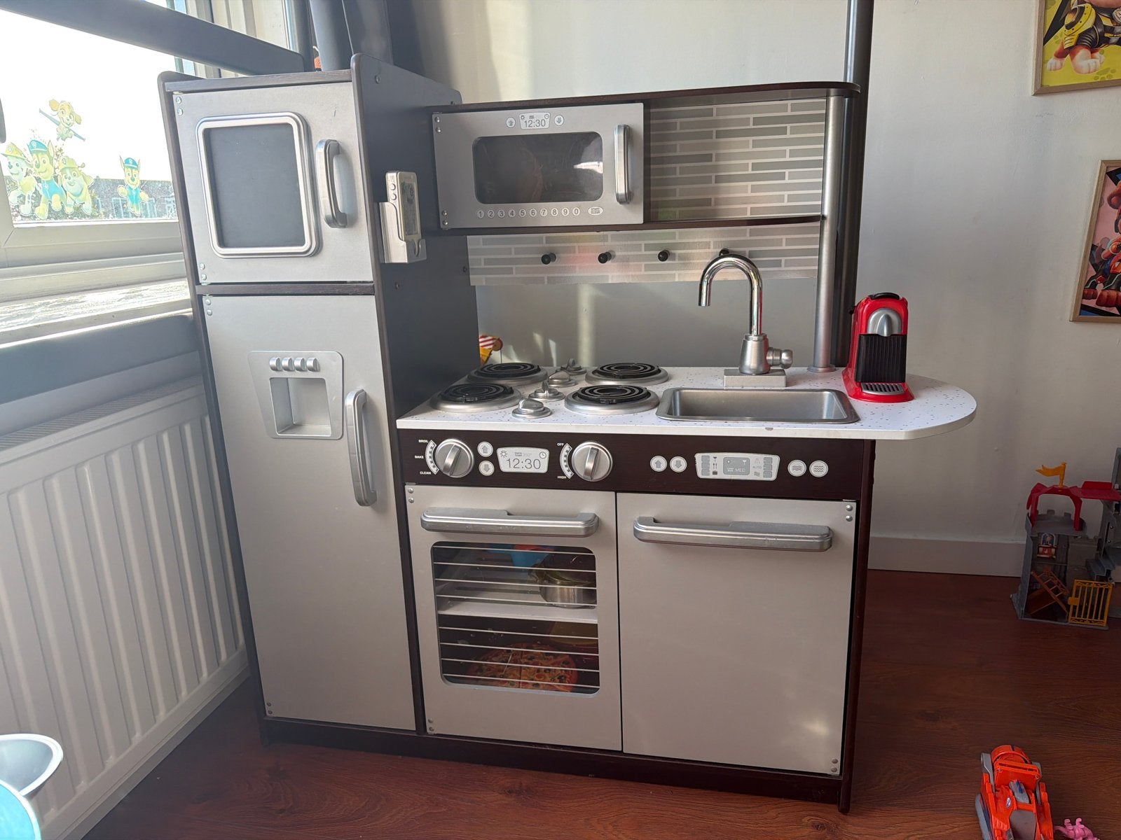 KOOPJE!! Grote houten speelkeuken met koelkast en magnetron, Kinderen en Baby's, Ophalen, Gebruikt, Hout, Speelkeuken
