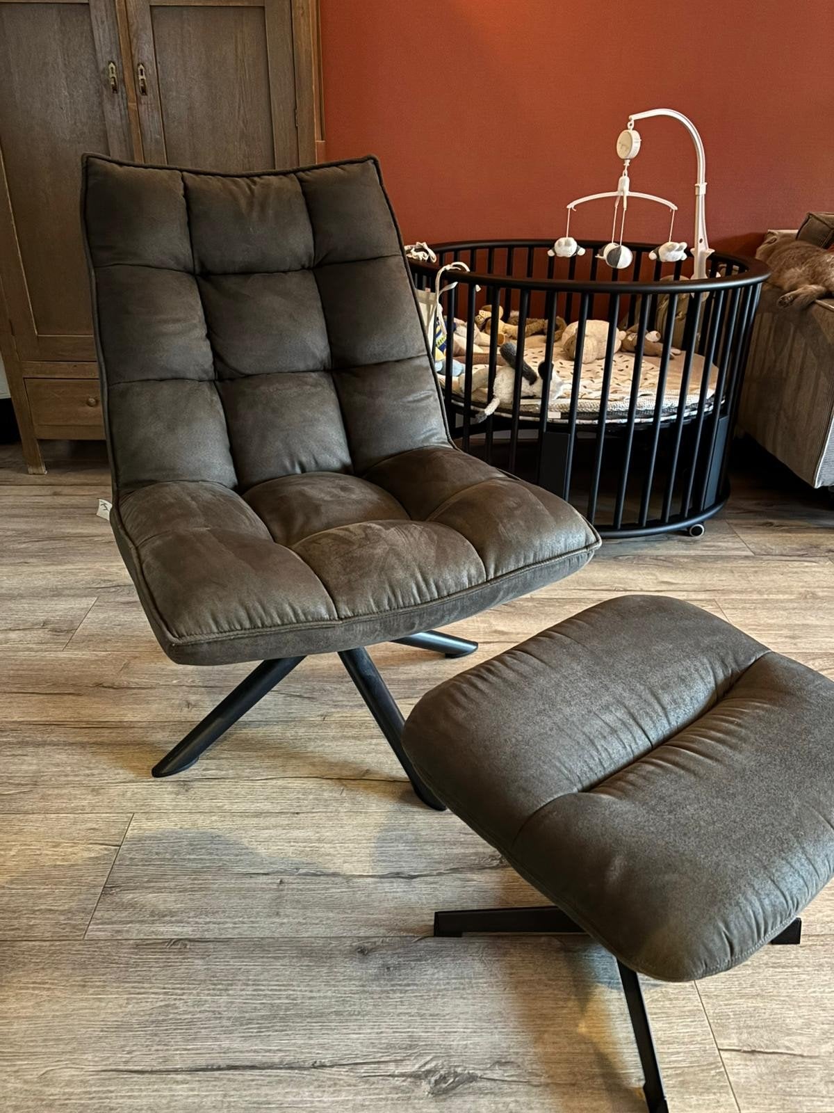 Kolony Draaifauteuil & Voetenbankje - Comfortabel & Stijlvol, Ophalen, Modern, Comfortabel, 75 tot 100 cm, Zo goed als nieuw