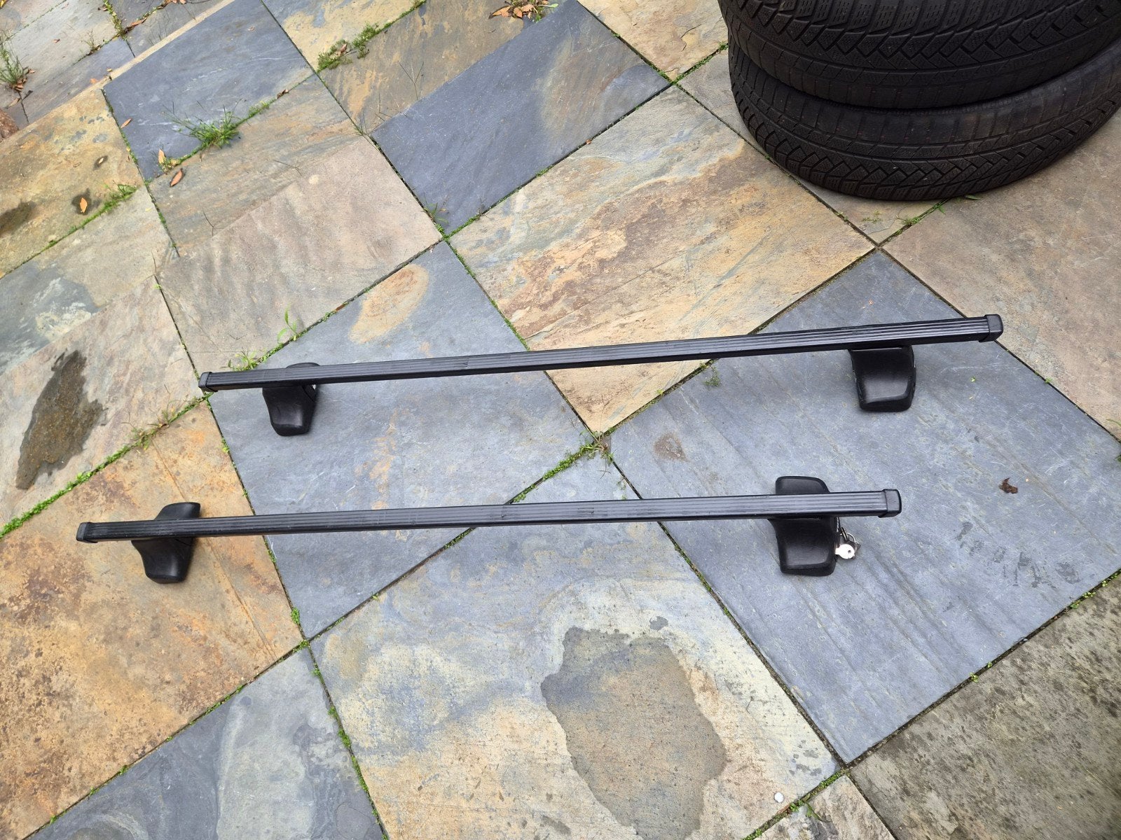 Thule Square Bar dakdragers 135cm met voeten, Auto diversen, Ophalen, Gebruikt