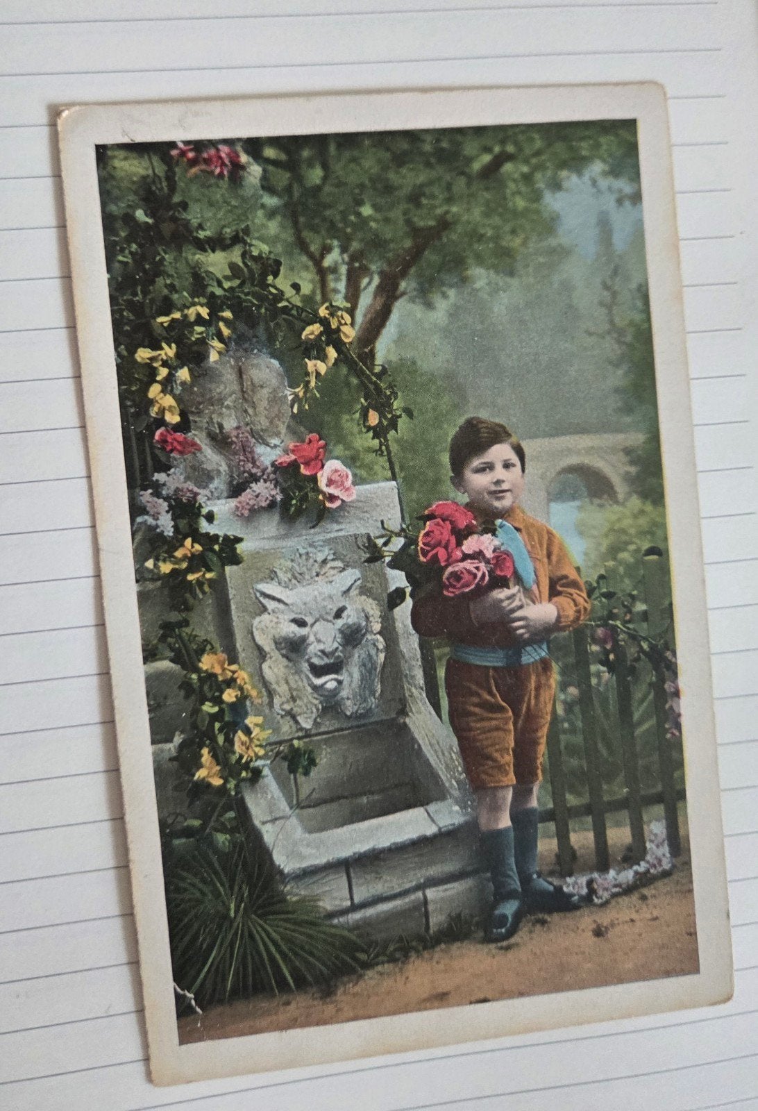 Jongen met bloemen bij fontein, Verzenden, 1920 tot 1940, Gelopen, Kinderen
