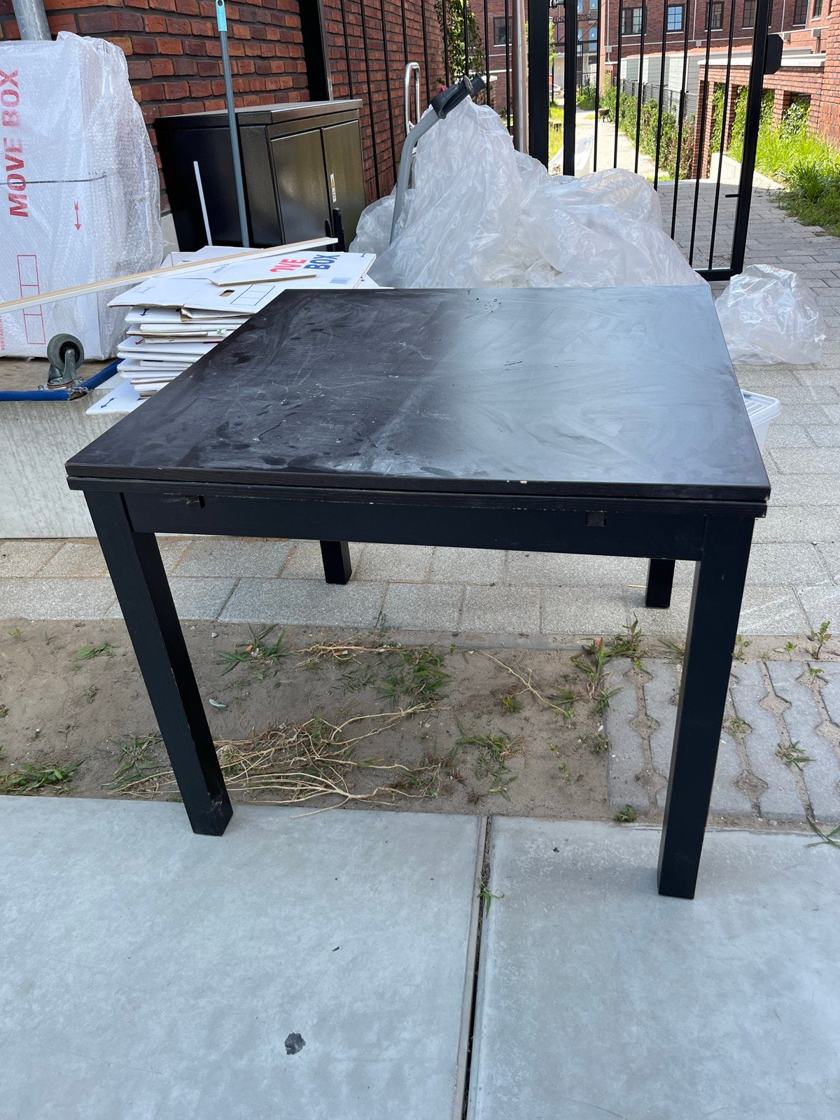 Zwarte houten tafel, compact en veelzijdig, Ophalen, Gebruikt, Vierkant, Tot twee personen