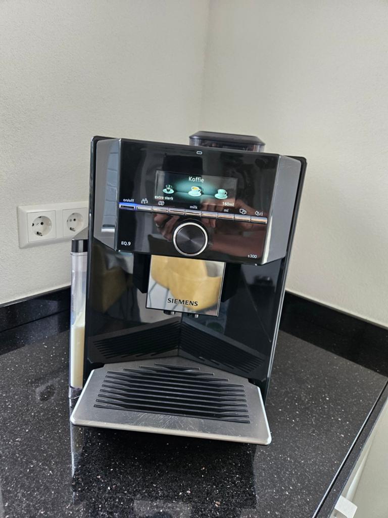 Siemens EQ.9 S300 volautomatische koffiemachine, Afneembaar waterreservoir, Koffiemachine, Zo goed als nieuw, 2 tot 4 kopjes