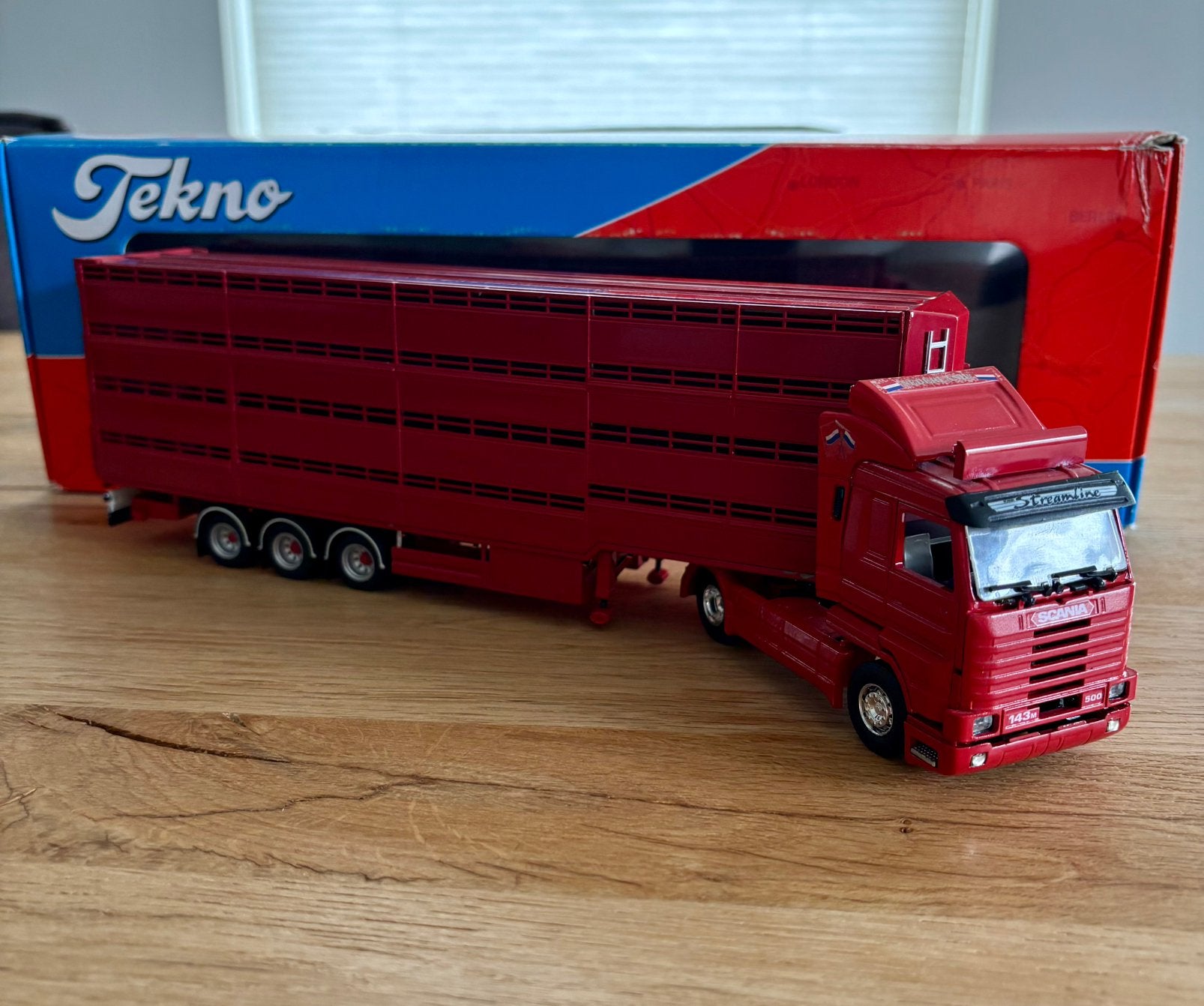 Tekno 1:50 Scania 143 500 met 4-deks veetrailer, Ophalen of Verzenden, Zo goed als nieuw, Bus of Vrachtwagen, Tekno