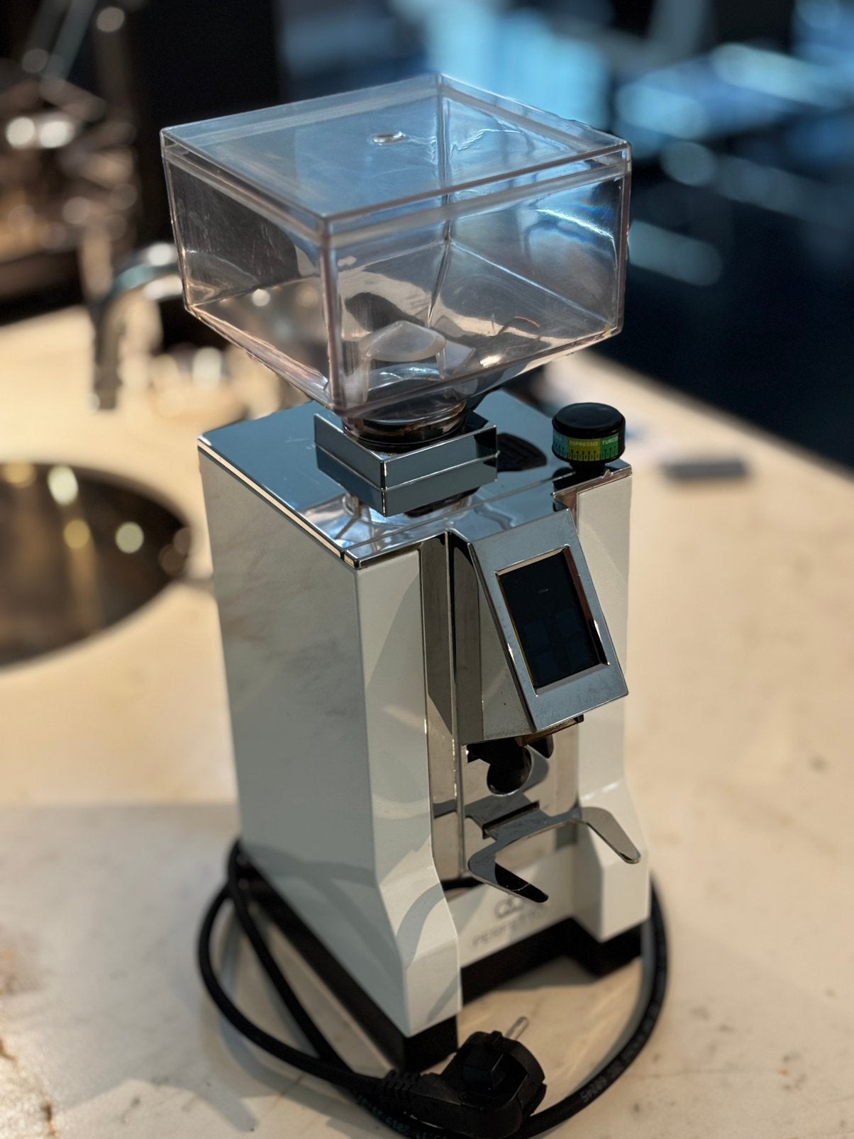 Eureka Mignon Perfetto Chrome – professionele espressomolen, Ophalen of Verzenden, Zo goed als nieuw, Overige merken, Koffiemolen