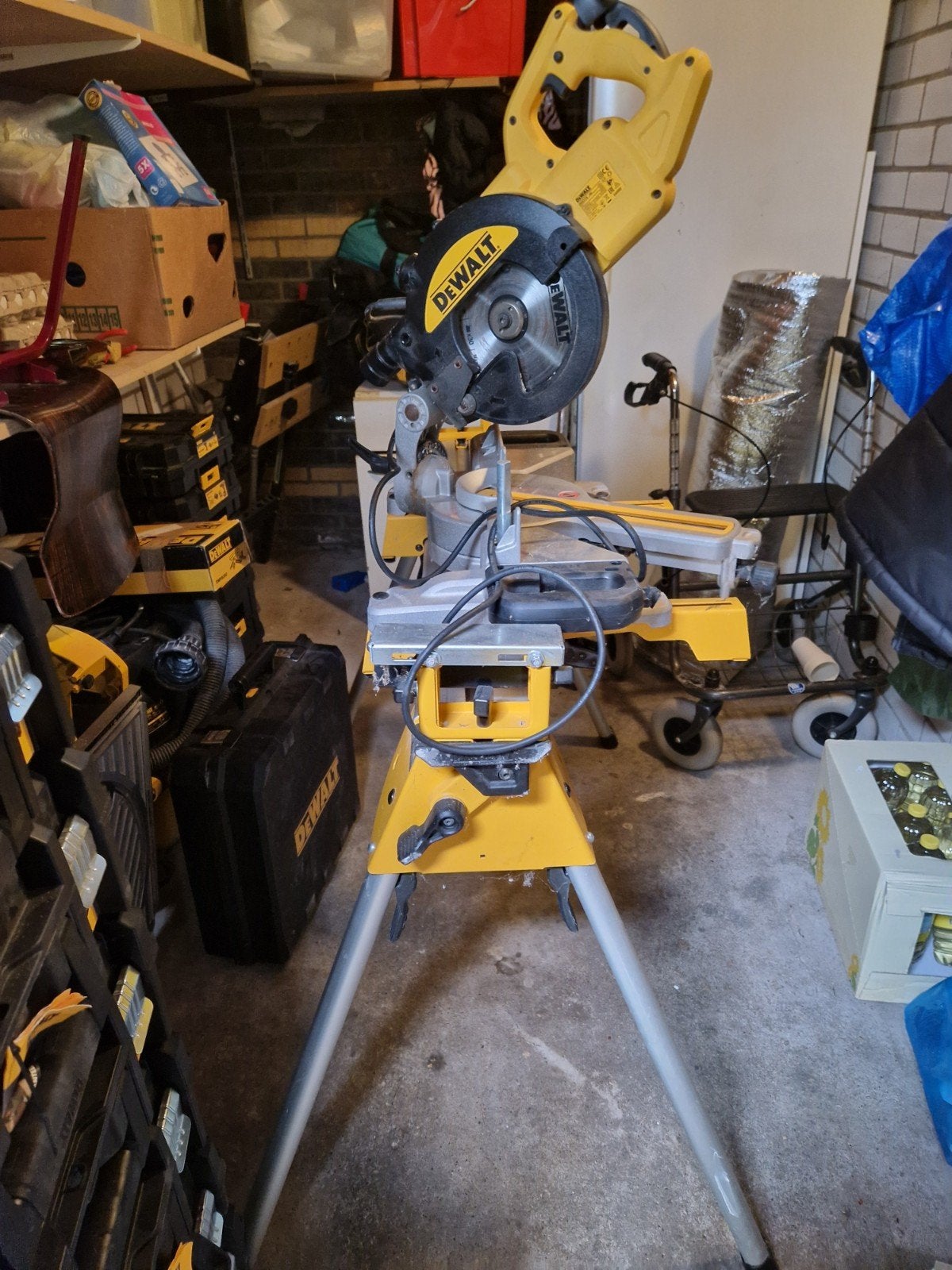 Dewalt afkortzaag, Doe-het-zelf en Verbouw, Gereedschap | Zaagmachines, 70 mm of meer, Ophalen of Verzenden, Zo goed als nieuw