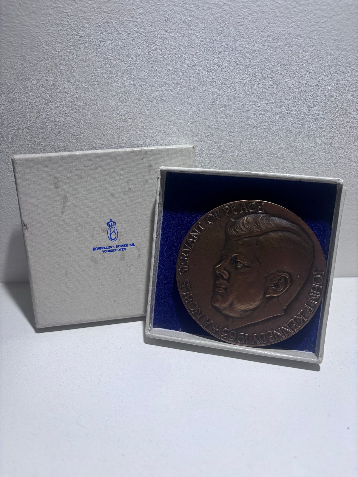 JFK Nobel Servant of Peace Medaille Brons in Doosje, Postzegels en Munten, Ophalen of Verzenden, Brons, Buitenland