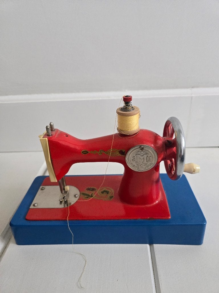 Schattig kindernaaimachinetje kindernaaimachine jaren 80, Antiek en Kunst, Ophalen