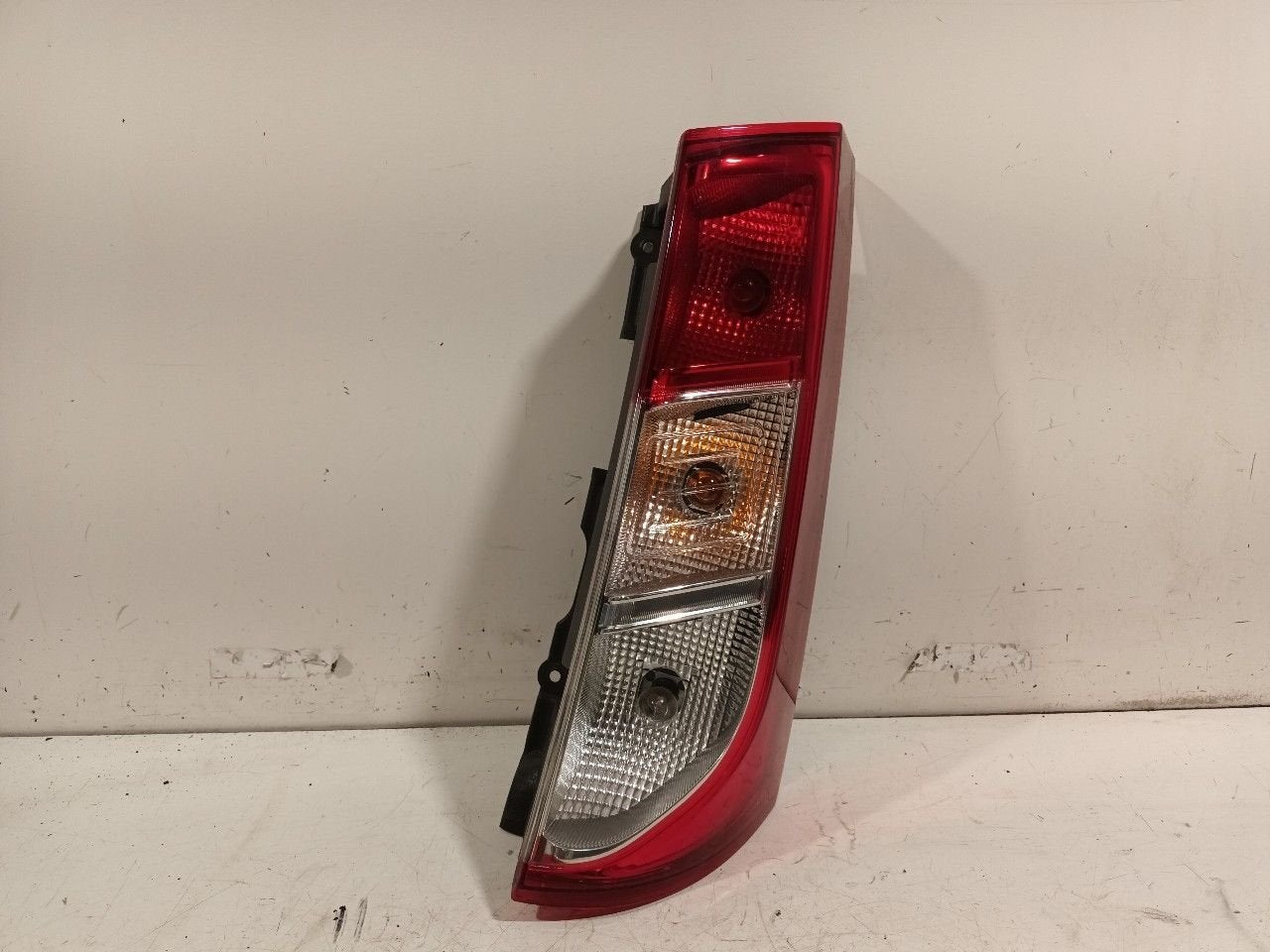 Achterlicht carrosserie rechts Dacia Dokker, Auto-onderdelen, Verlichting, Dacia, Onderdelen@venauto.nl, Van der Ven Autorecycling B.V.