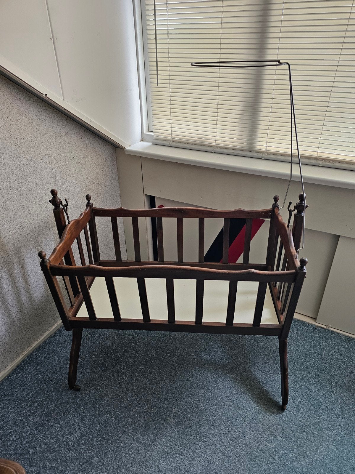Vintage houten wieg jaren '40 met wieg- en vaste stand, Ophalen, Gebruikt, Wieg