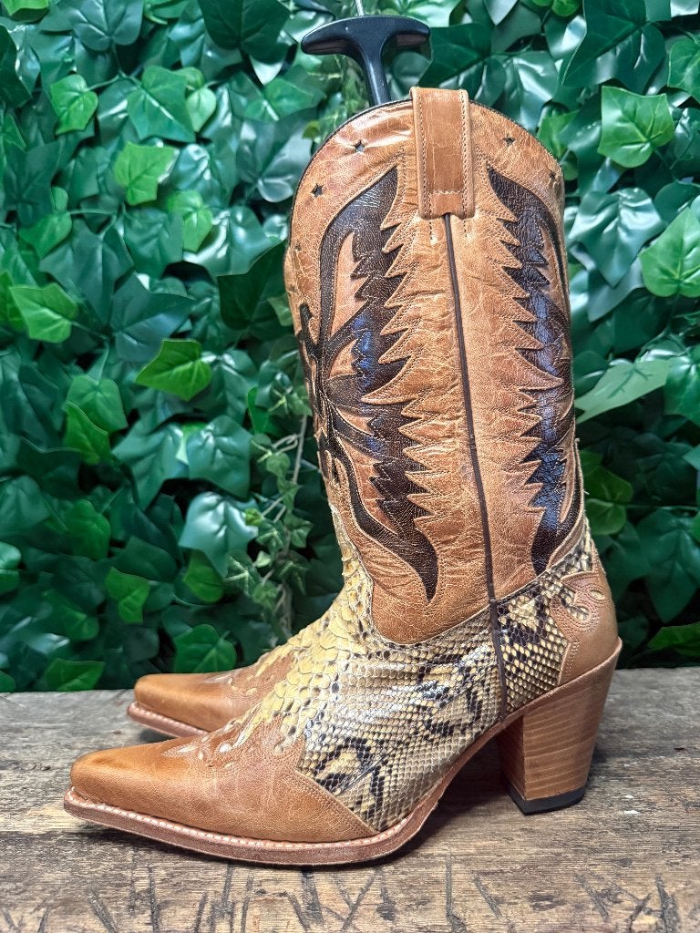 prachtige bijna Nieuwe laarzen van Sendra maat 38, Bruin, Nieuw, Ophalen of Verzenden, Sendra
