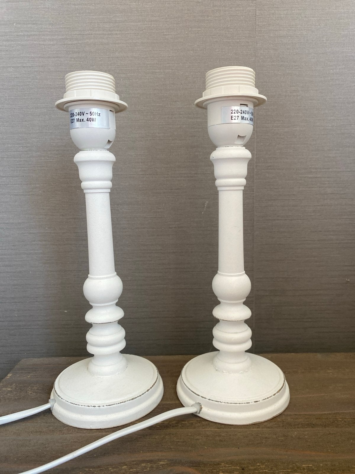 Set van 2 witte tafellampvoeten met E27 fitting, Huis en Inrichting, Gebruikt, Wit, Landelijk, Hout