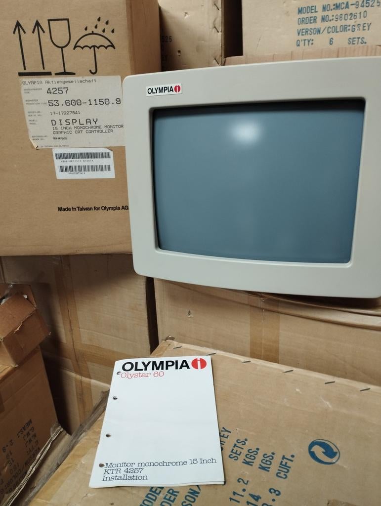 Olympia Olystar 60 15" monochrome green monitor 9 polig TTL, Computers en Software, Vintage Computers, Ophalen of Verzenden