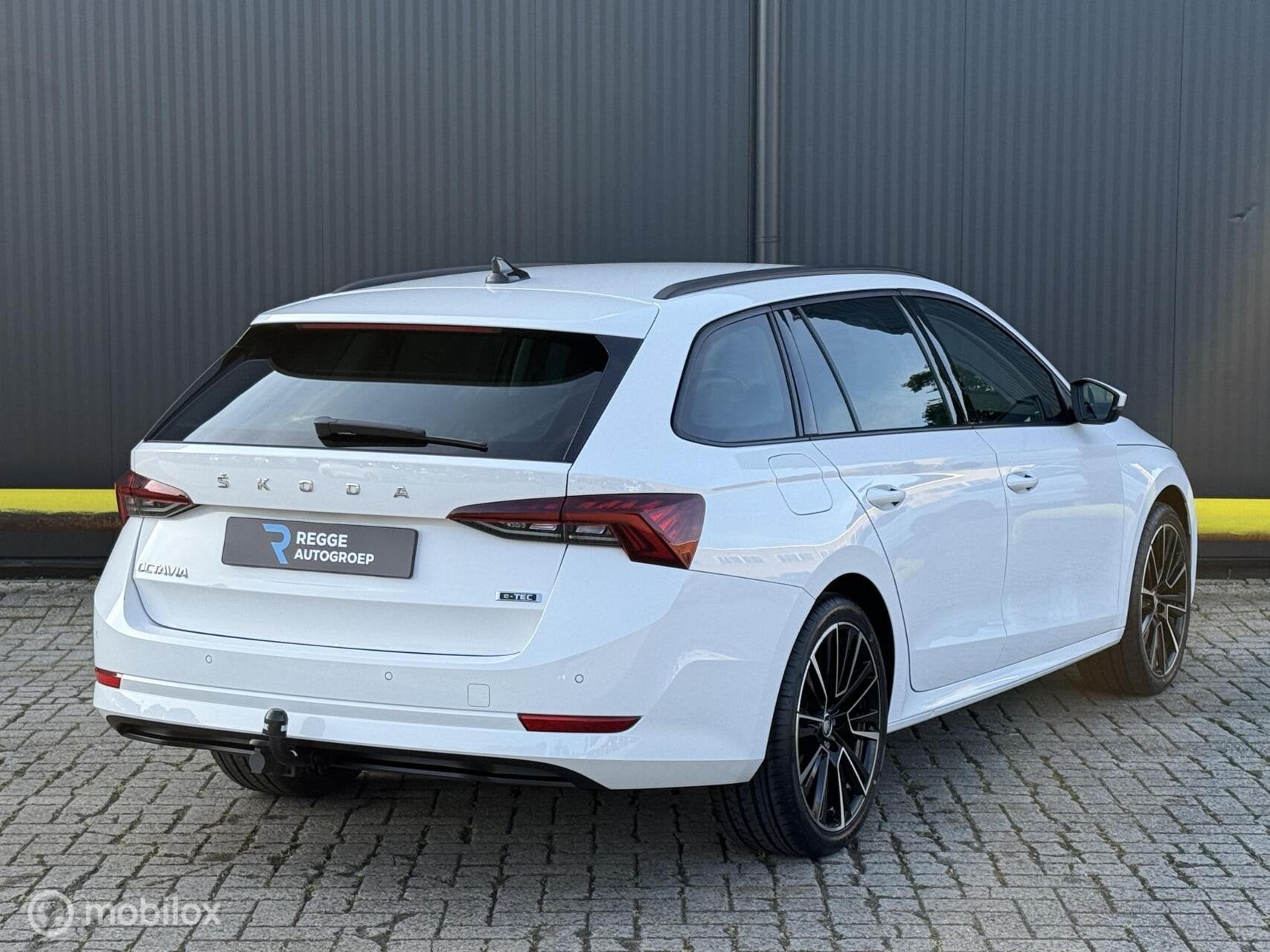 Skoda Octavia Combi 1.0 e-TSI Ambition RS-VELGEN | AUTOMAAT, Auto's, Skoda, Gebruikt, Euro 6, Automatische klimaatregeling, Wit