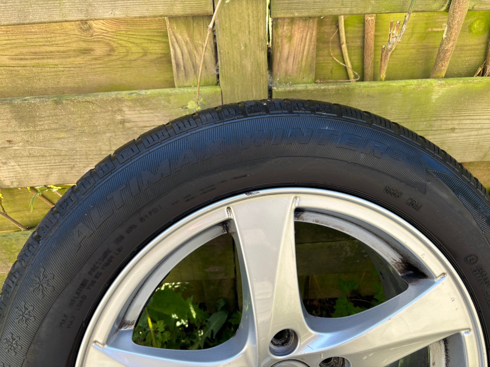 Volvo wielset met winterbanden, Ophalen, 16 inch, Banden en Velgen, Winterbanden