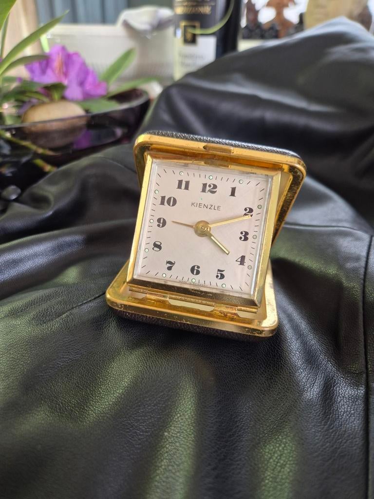 Vintage Kienzle reiswekker in lederen etui, Verzenden