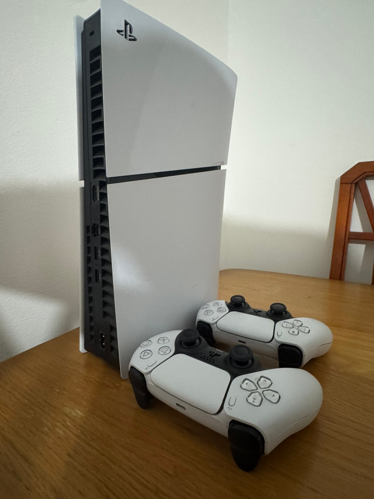 PS5 Digital Edition 1TB – Like New – 2 Controllers
