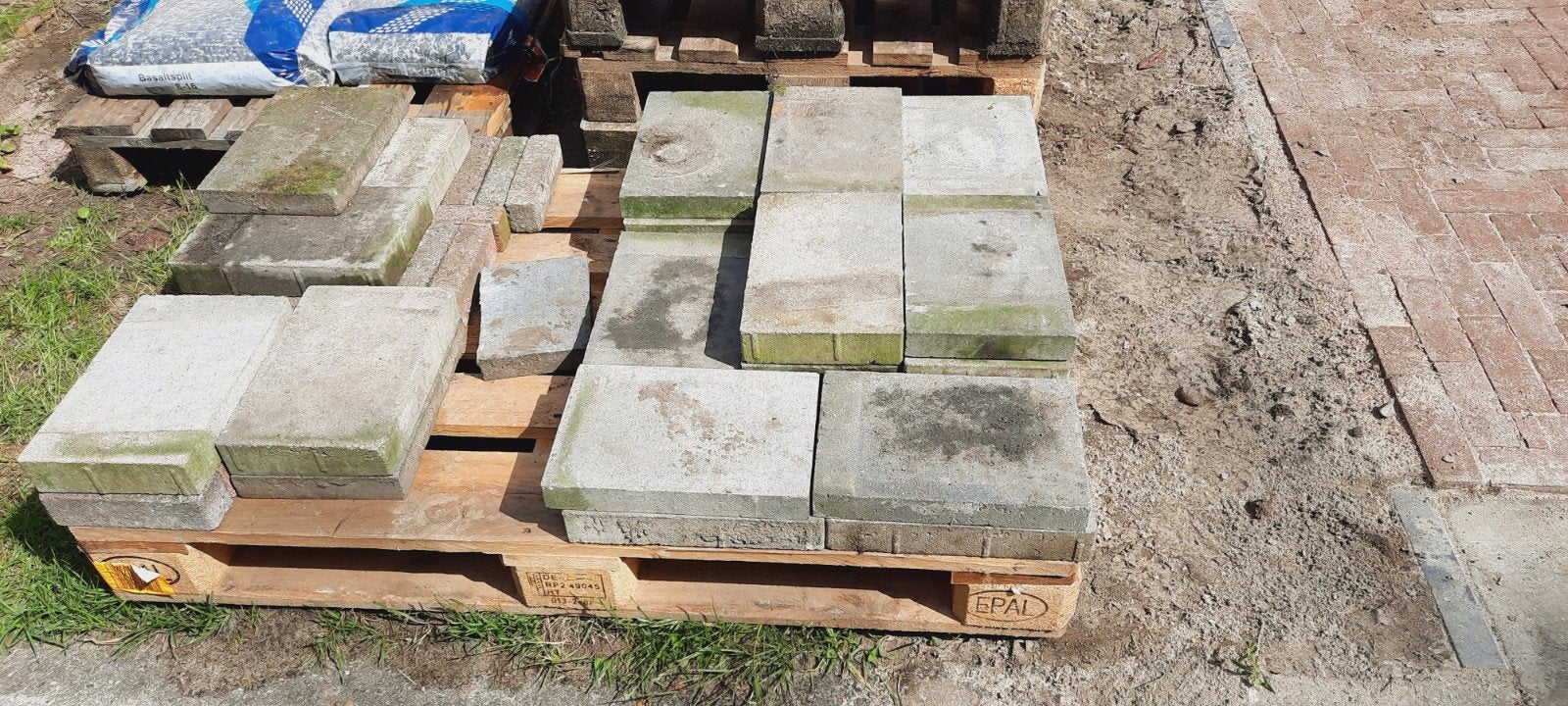 Betonklinkers, gebakkenklinker, grindtegels, van alles wat., Tuin en Terras, Terrasdelen en Vlonders, Ophalen, Gebruikt, Composiet