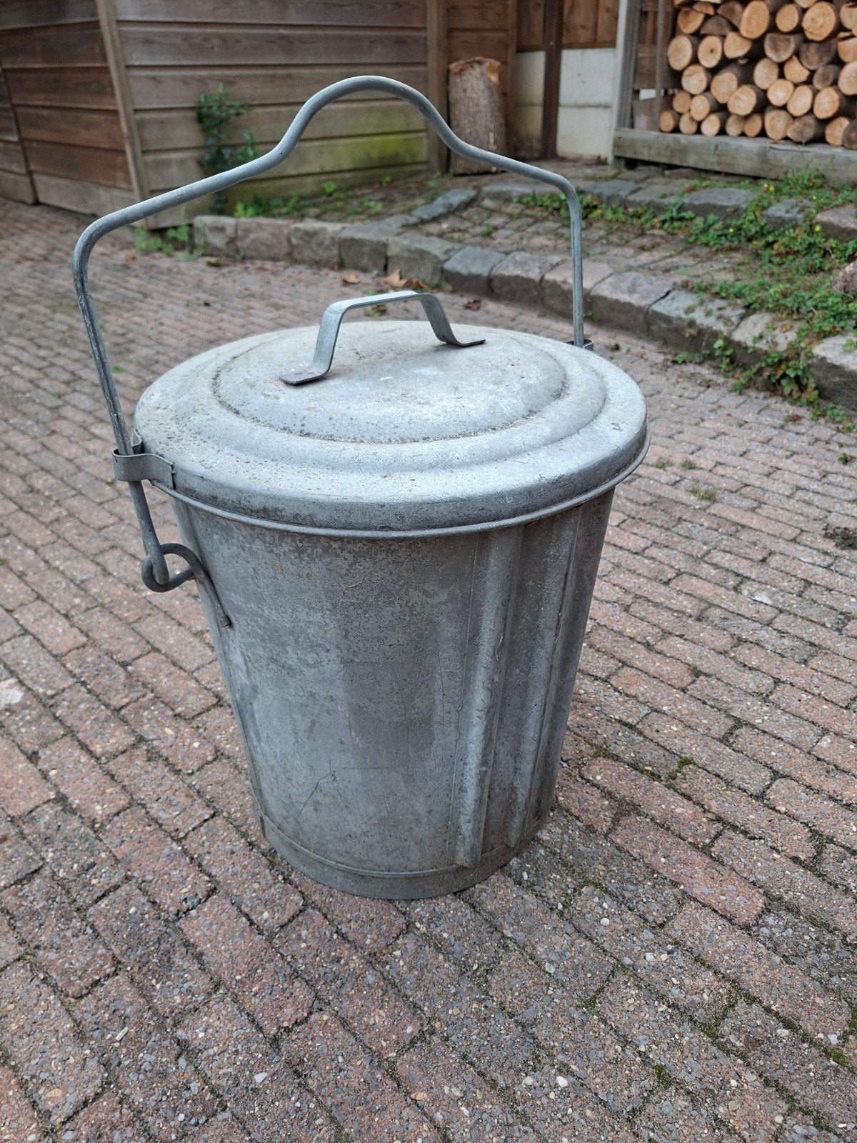 Diverse antieke zinken vuilnisemmers, melkbussen en  meer, Tuin en Terras, Ophalen, Gebruikt, Minder dan 30 cm, Rond